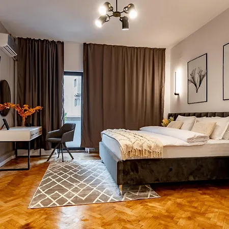 Square Haven 2b - View, Near Old Town Apartment Bucharest