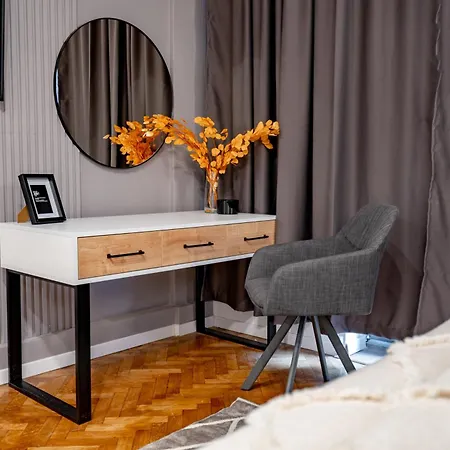 The Black Orchid - Balcony, Near Old Town Appartamento *