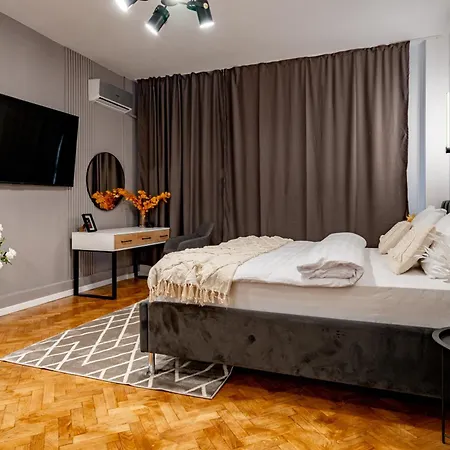 The Black Orchid - Balcony, Near Old Town Bucarest