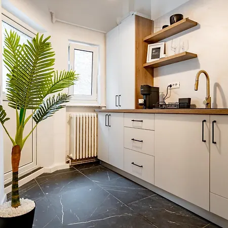 Square Haven 2b - View, Near Old Town Apartment Bucharest