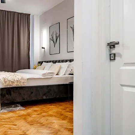 Square Haven 2b - View, Near Old Town *
