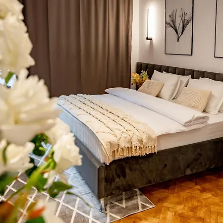 The Black Orchid - Balcony, Near Old Town * Bucarest