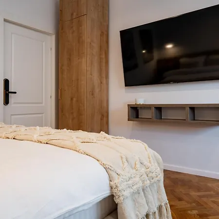 The Black Orchid - Balcony, Near Old Town *