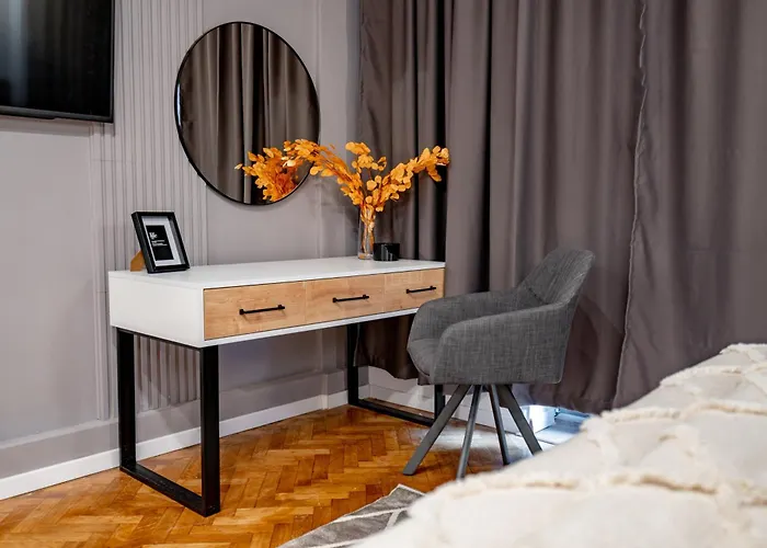 The Black Orchid - Balcony, Near Old Town Apartmán *