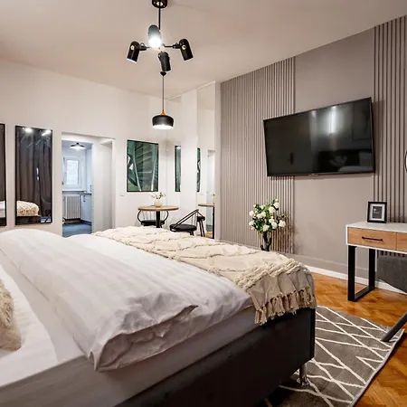 The Black Orchid - Balcony, Near Old Town Διαμέρισμα