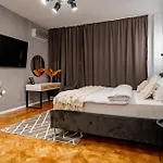 The Black Orchid - Balcony, Near Old Town 부쿠레슈티