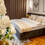 The Black Orchid - Balcony, Near Old Town * 부쿠레슈티