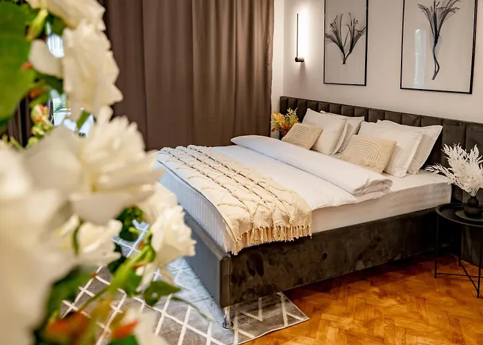 The Black Orchid - Balcony, Near Old Town * Bucureşti