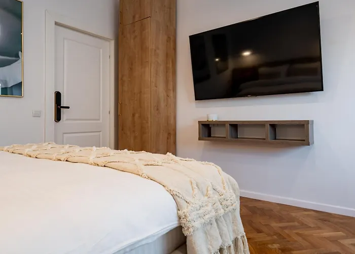 The Black Orchid - Balcony, Near Old Town *